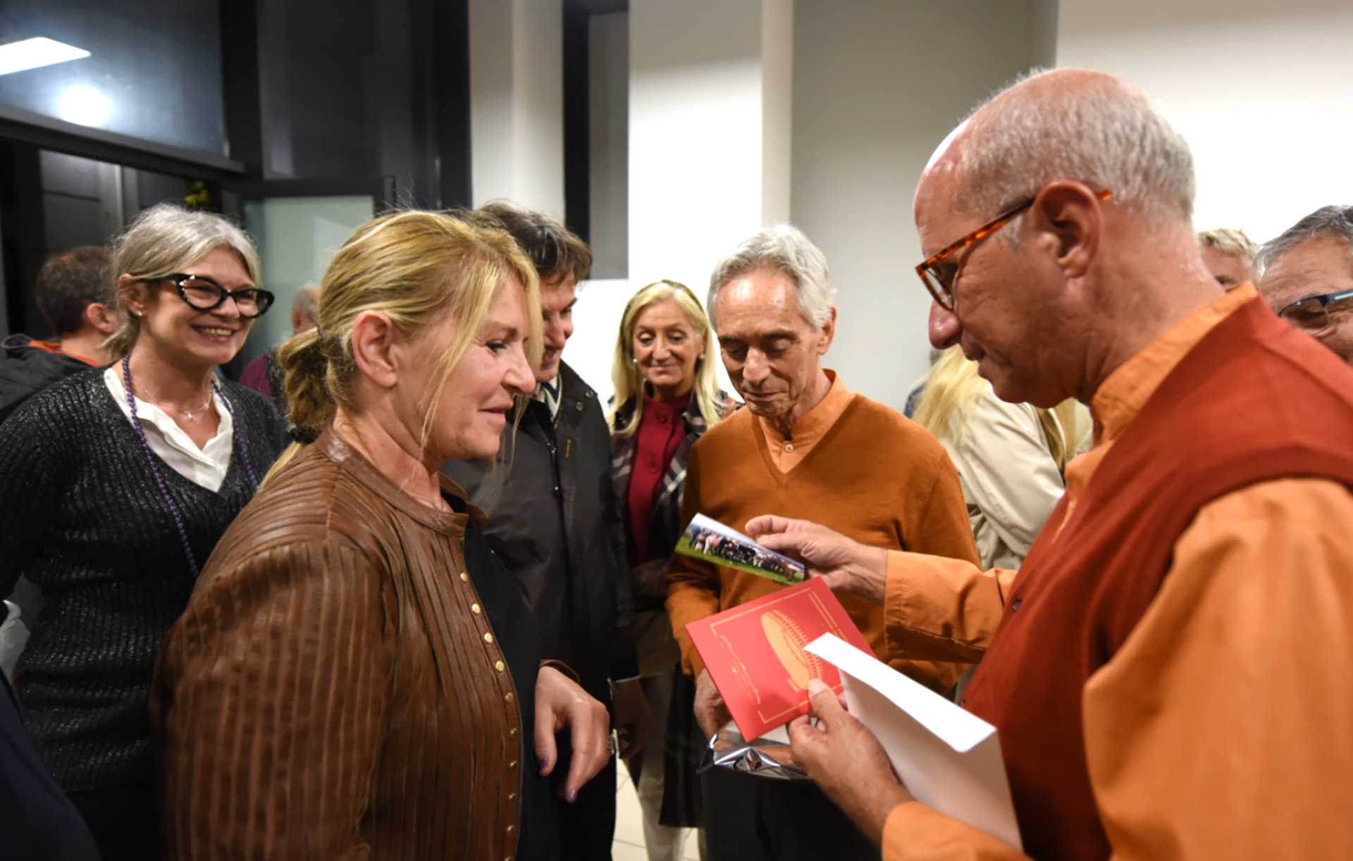 Brother Vidyananda greets a member in Verona.