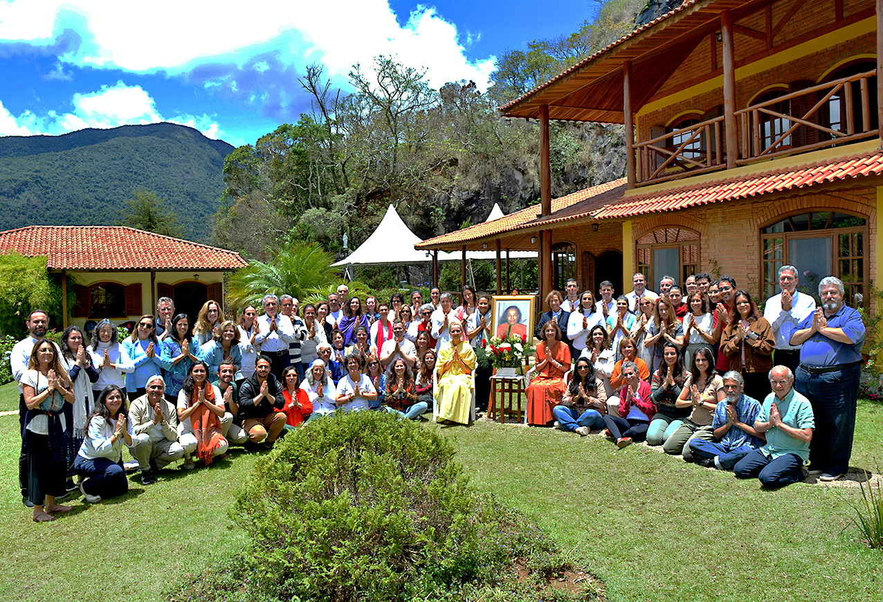 In November, Sister Bhavani and Brahmacharini Sophie began a visit with SRF members in Brazil by conducting a regional retreat in Itamonte.
