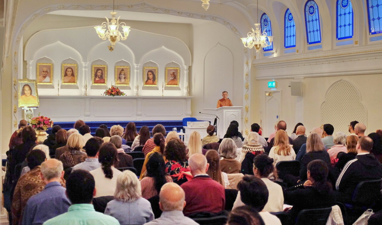 20240418 21 London UK Bro Samatananda from left congregation exp