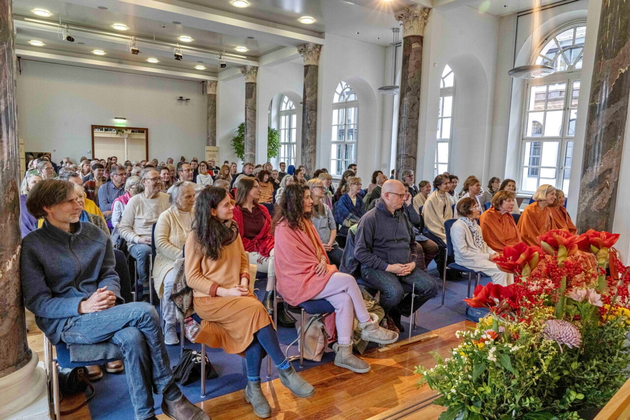 XDSC00209 Dec 4 Satsanga Germany Sr Draupadi Sr Brahmani exp