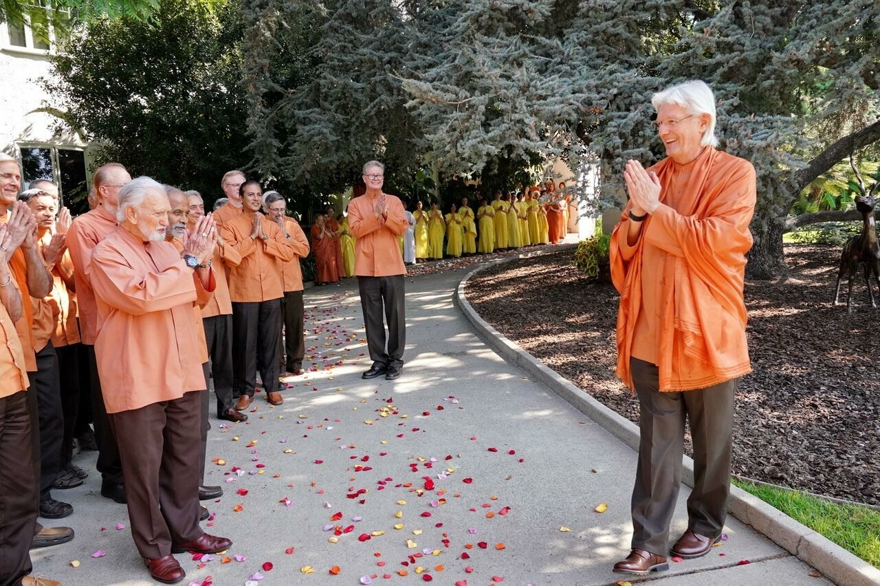 Chd 1910 299 1 Chidananda Departure For India